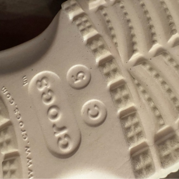 Baby crocs - white - size 5c - Picture 3 of 3